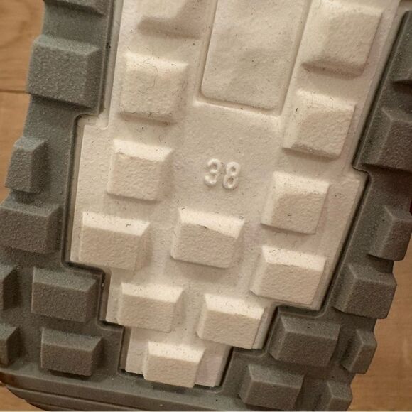 Ron White Woman’s silver sneakers - Picture 4 of 8